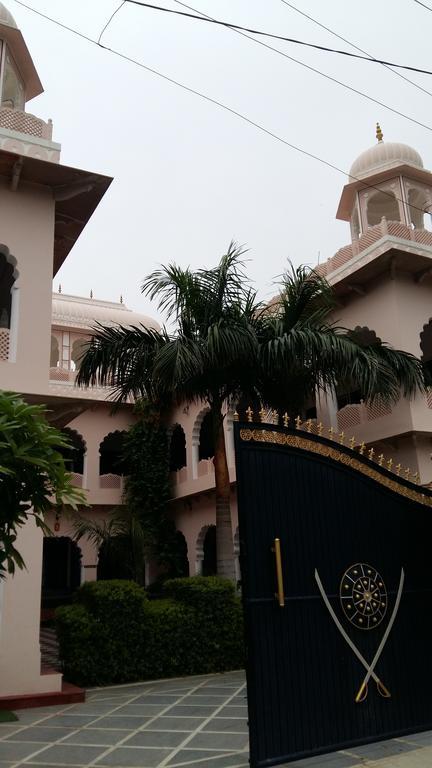 Hotel Kiran Villa Palace, Баратпур Екстериор снимка